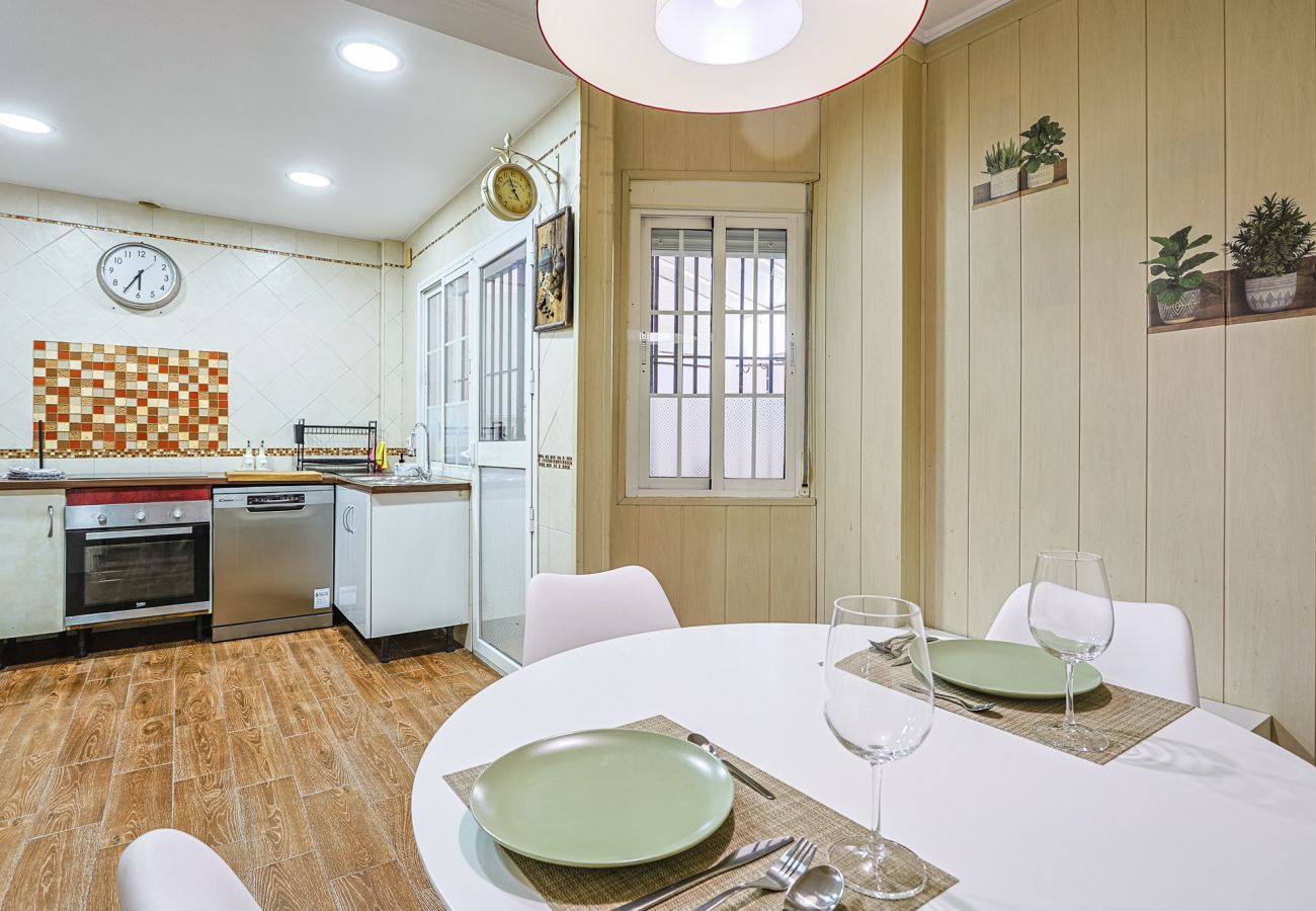 Casa en Mairena Del Aljarafe - Casa Los Patios Mairena · 6 Pax · 2 Baños · AC
