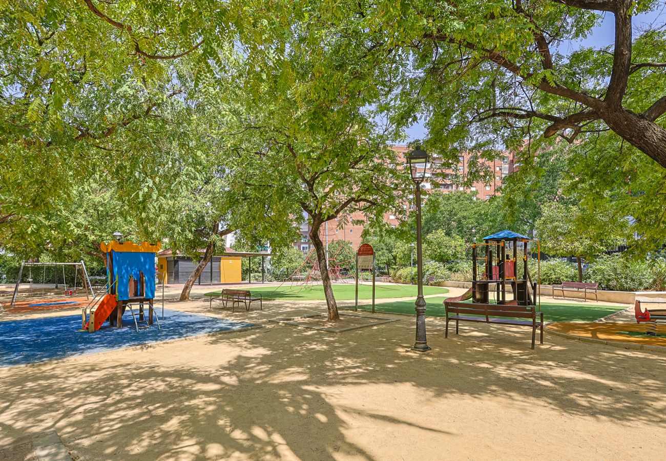 Apartamento en Sevilla - Luminoso Apartamento con Aire Acondicionado en Marqués de Nervión - Vacacional Sevilla