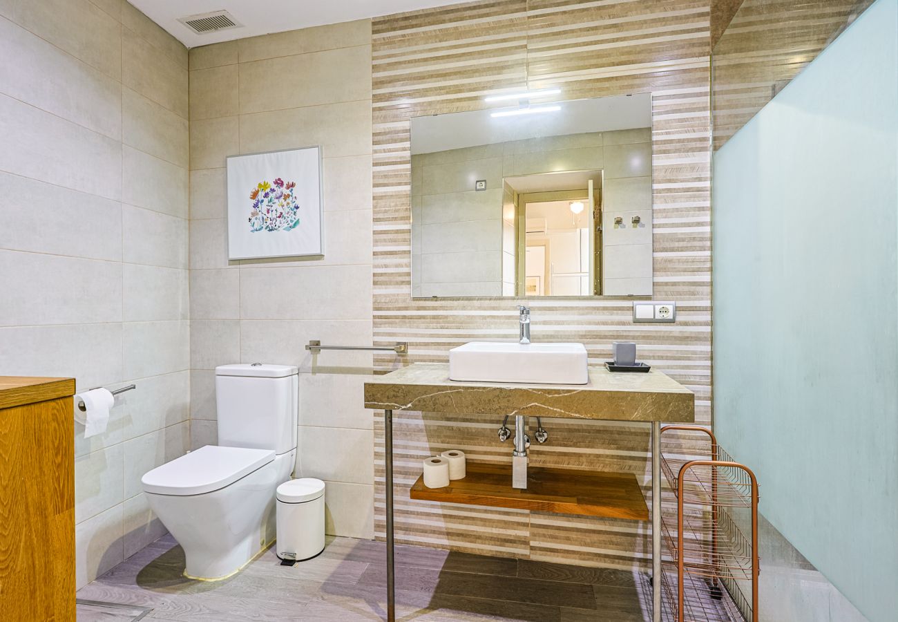 Apartamento en Sevilla - Amplio Apartamento Altozano con Aire Acondicionado