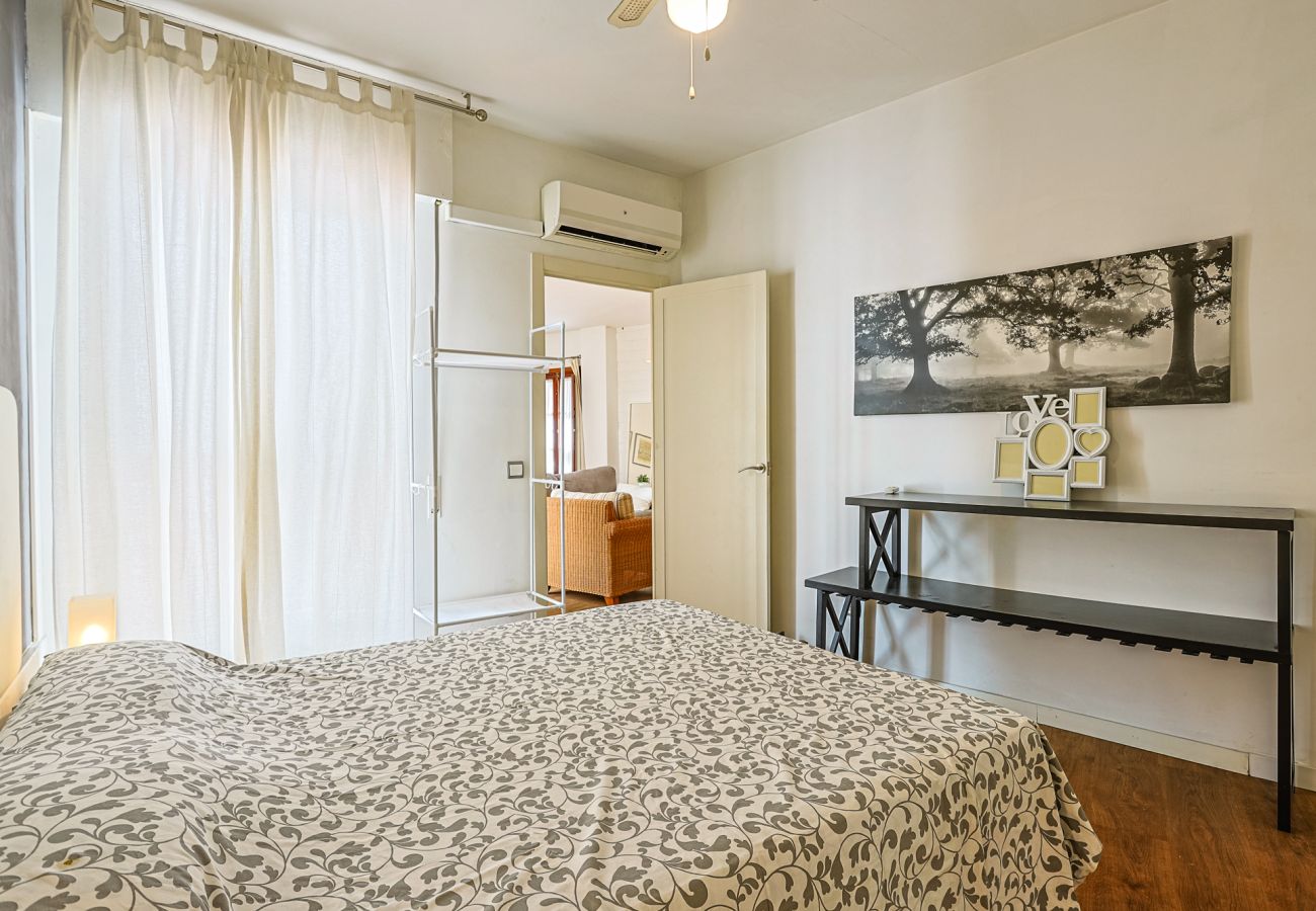 Apartamento en Sevilla - Amplio Apartamento Altozano con Aire Acondicionado