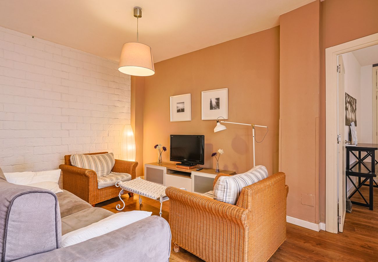 Apartamento en Sevilla - Amplio Apartamento Altozano con Aire Acondicionado