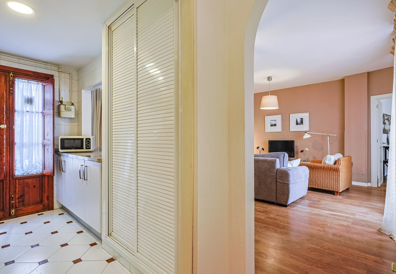 Apartamento en Sevilla - Amplio Apartamento Altozano con Aire Acondicionado