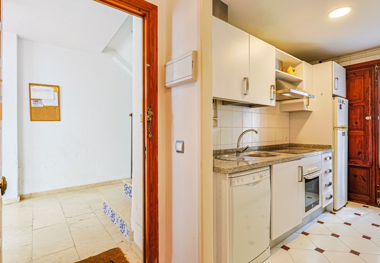 Apartamento en Sevilla - Amplio Apartamento Altozano con Aire Acondicionado
