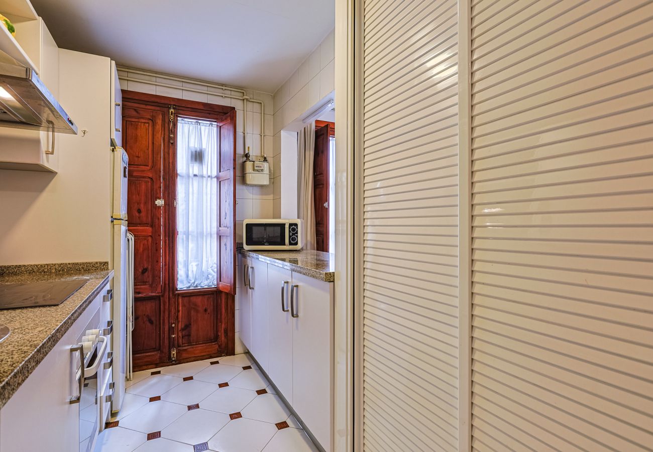Apartamento en Sevilla - Amplio Apartamento Altozano con Aire Acondicionado