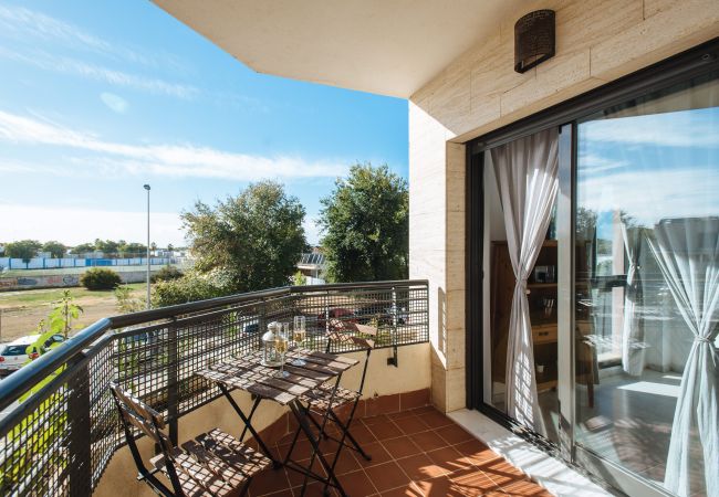 Apartment in Sevilla - Apartamento Mairena. Piscina y parking privado.