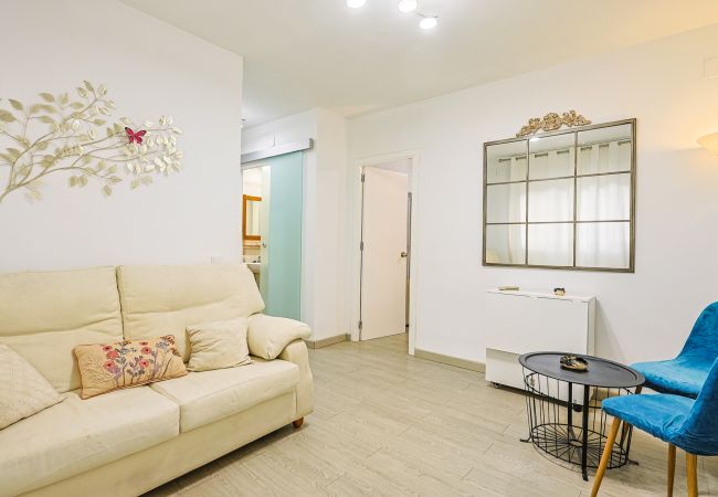 Apartment in Sevilla - Luminoso Apartamento con Aire Acondicionado en Marqués de Nervión - Vacacional Sevilla