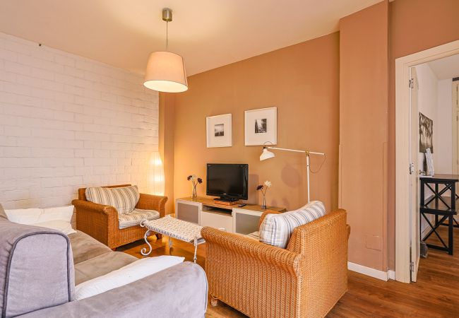 Apartment in Sevilla - Amplio Apartamento Altozano con Aire Acondicionado