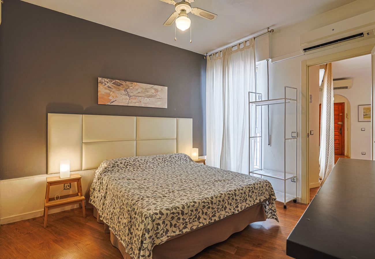 Apartment in Seville - Amplio Apartamento Altozano con Aire Acondicionado