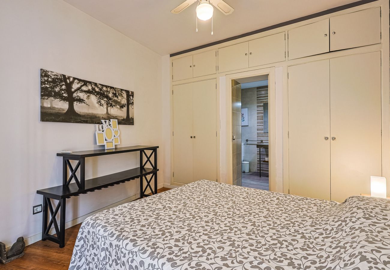 Apartment in Seville - Amplio Apartamento Altozano con Aire Acondicionado