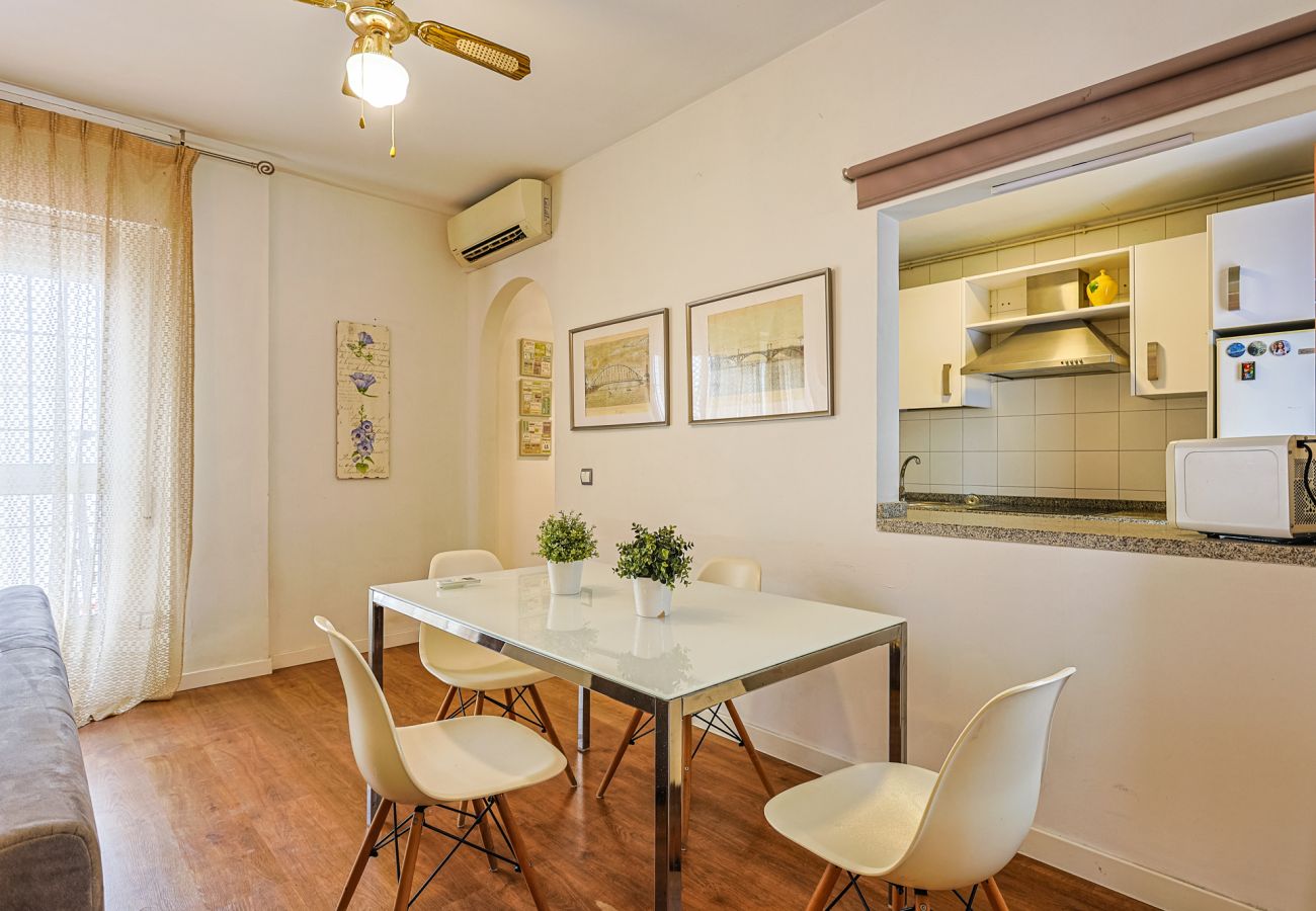 Apartment in Seville - Amplio Apartamento Altozano con Aire Acondicionado