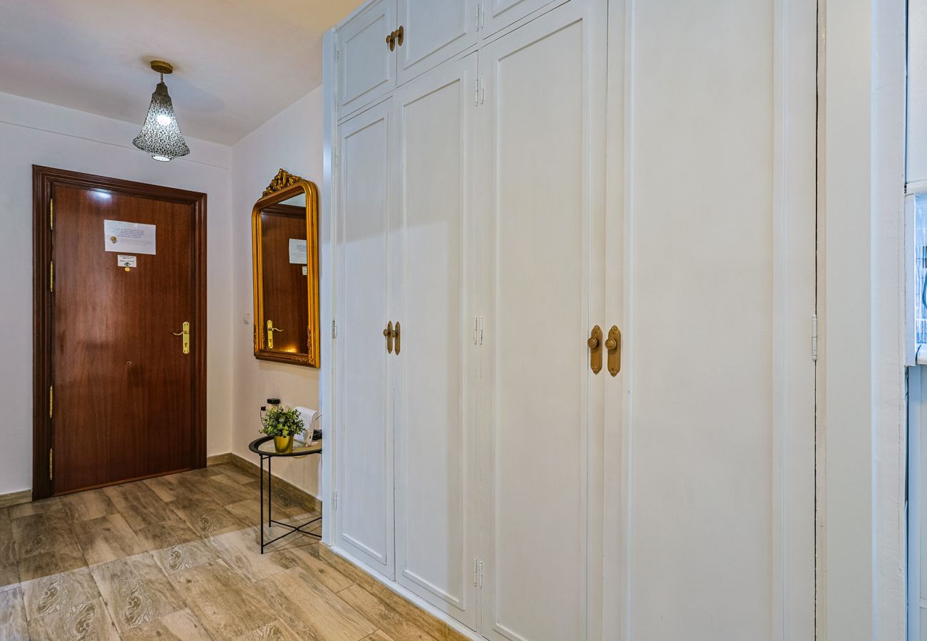 Apartment in Seville - Menendez Pelayo - Estudio con aire acondicionado